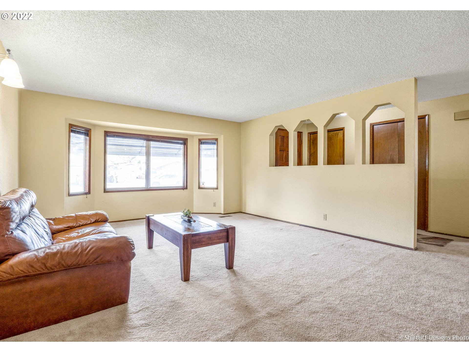 357 49th State Loop Springfield, OR 97478 - Photo 3 of 22 a living room with furniture and a window
