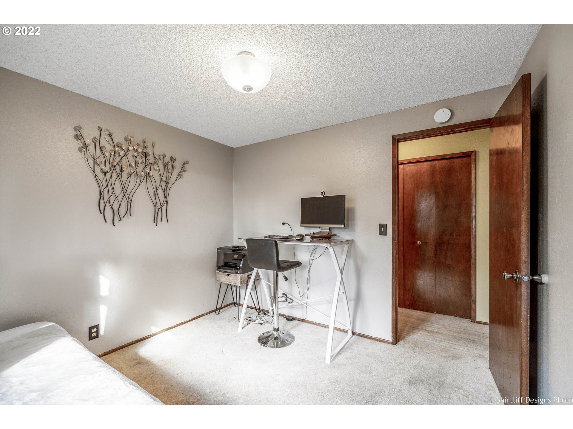 357 49th State Loop Springfield, OR 97478 - Photo 7 of 22 a view of a livingroom with furniture and a flat screen tv