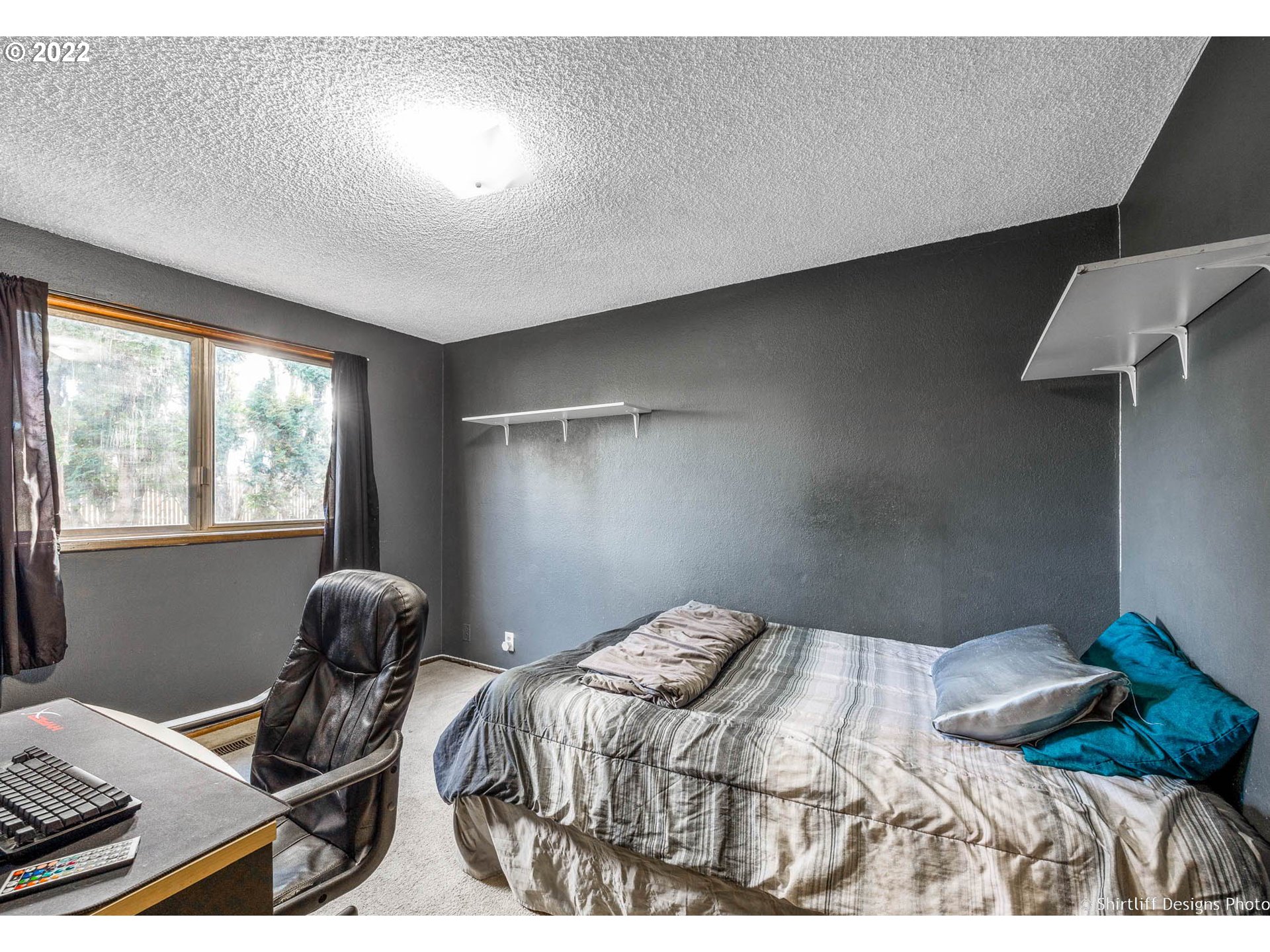 357 49th State Loop Springfield, OR 97478 - Photo 9 of 22 a bedroom with a bed and a window