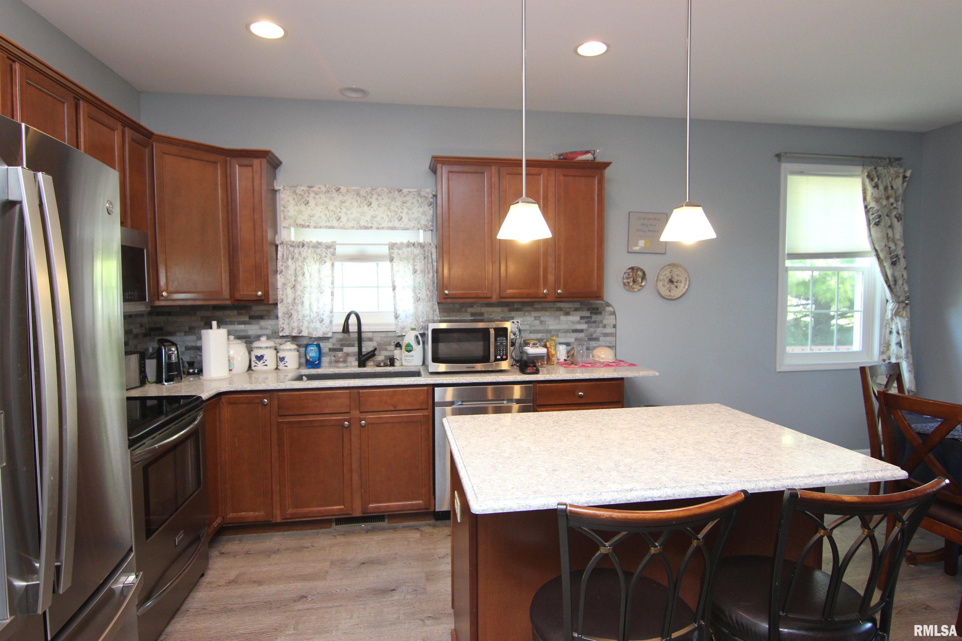 1502 Elizabeth Lane Metamora, IL 61548 - Photo 5 of 49