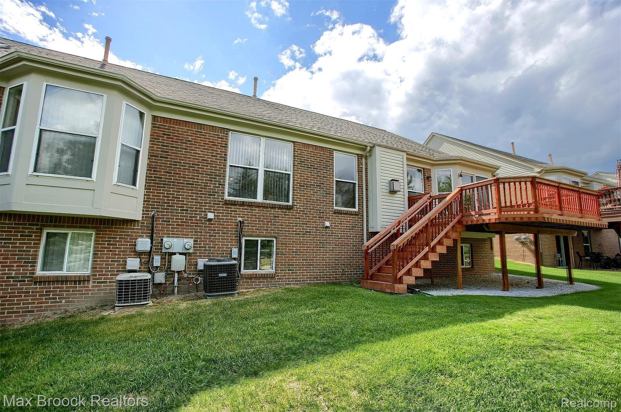 956 Churchill Circle Rochester, MI 48307 - Photo 25 of 30 26-Rear.jpg