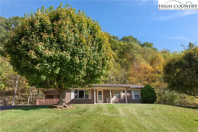 a view of house with a yard
