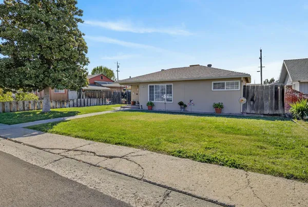 $249,500 | 425 University Avenue, Coalinga, CA 93210