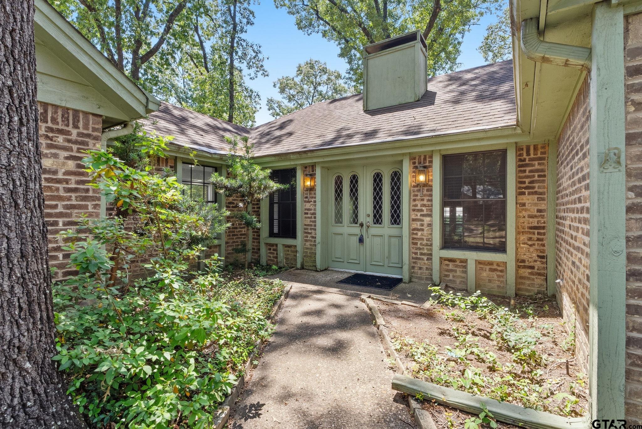 1206 Hampton Lane Tyler, TX 75701 - Photo 2 of 33