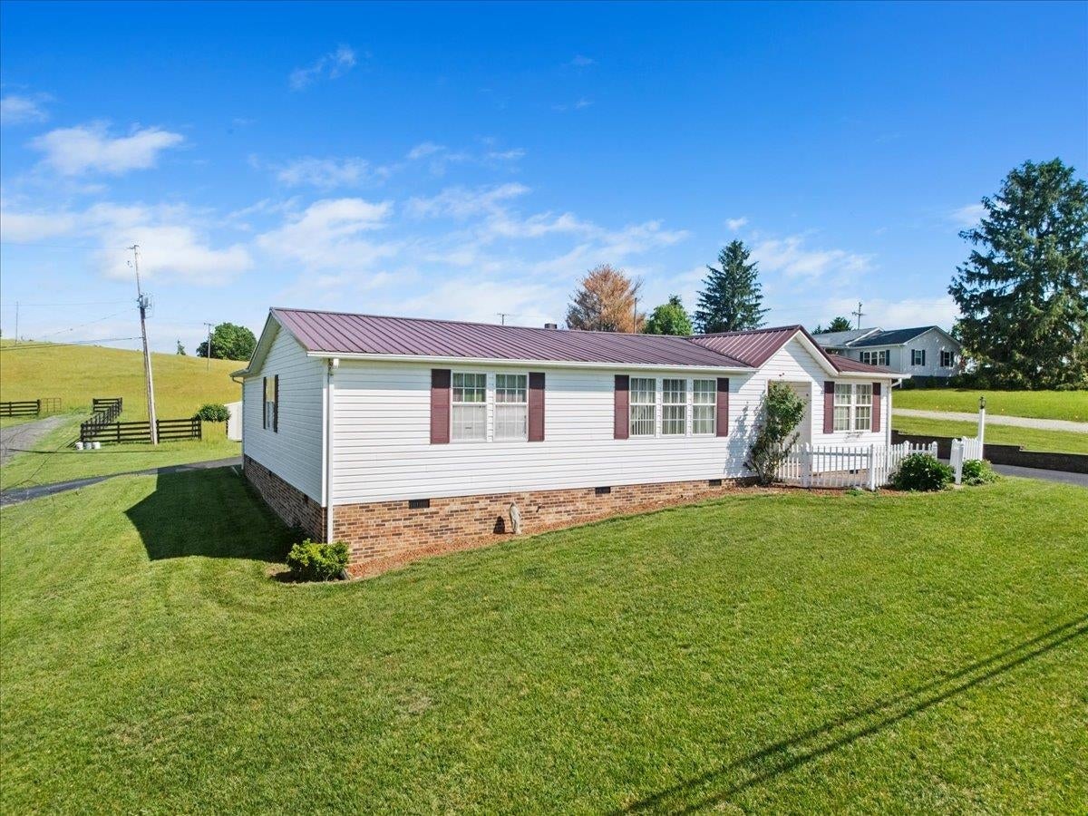 7727 Brooklyn Road Radford, VA 24141 - Photo 3 of 71 Gallery Image 3
