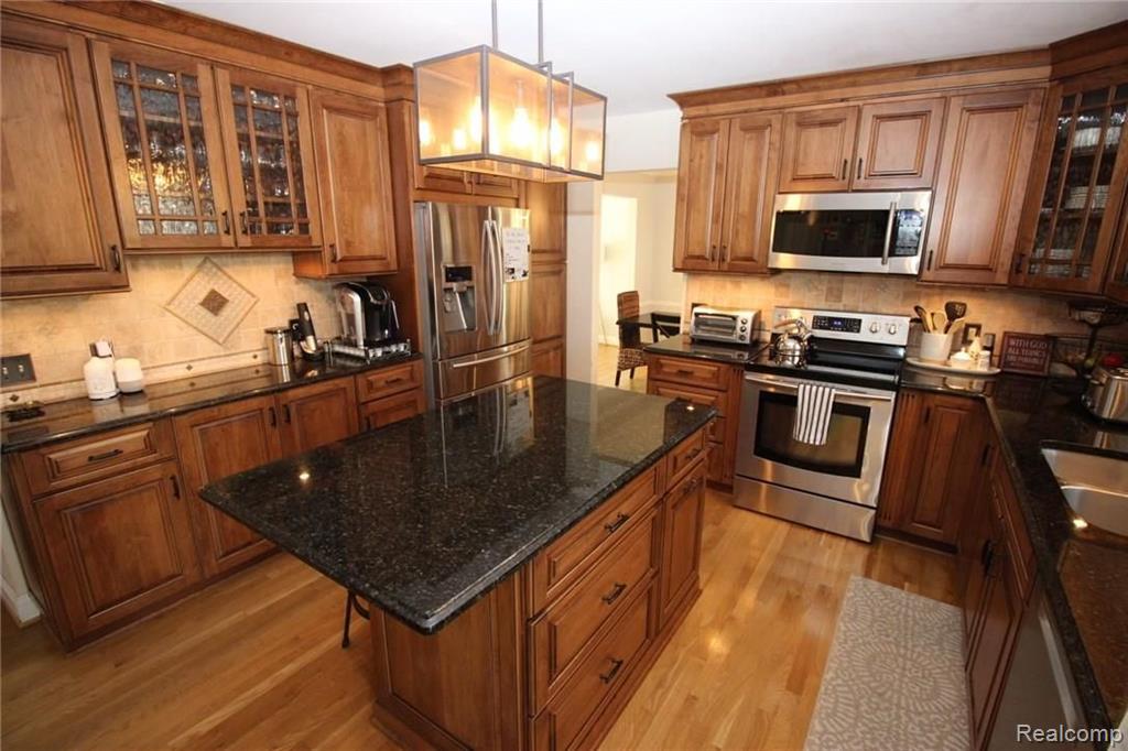 775 Whitney Drive Rochester Hills, MI 48307 - Photo 9 of 22