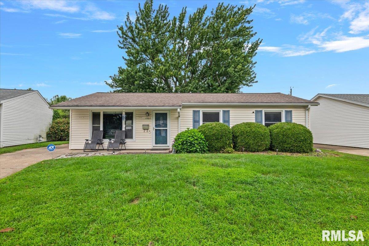 1527 Fairfield Drive Springfield, IL 62702 - Photo 1 of 27 Gallery Image 1