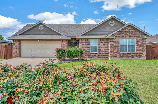 $205,000 | 202 Wildcat Drive, Lacy-Lakeview, TX 76705