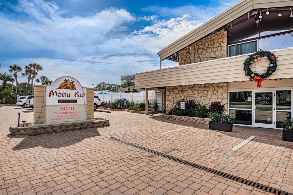 6020 Midnight Pass Road, Unit 52A Sarasota, FL 34242 - Photo 26 of 28 a view of a volley ball court