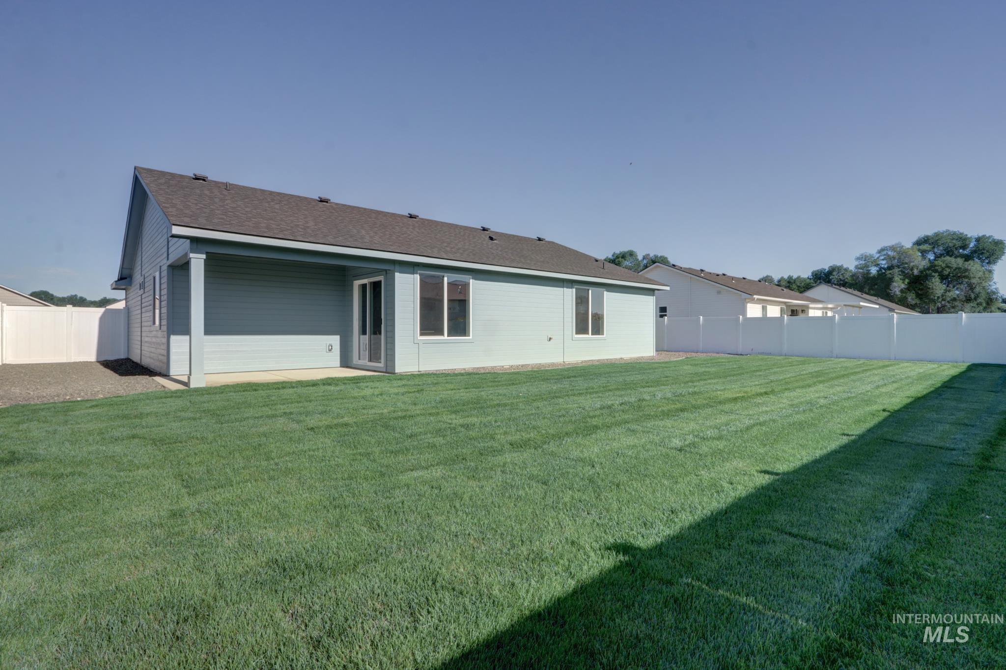 848 North 5th Street Nyssa, OR 97913 - Photo 43 of 49 Expansive green lawn with a white vinyl fence