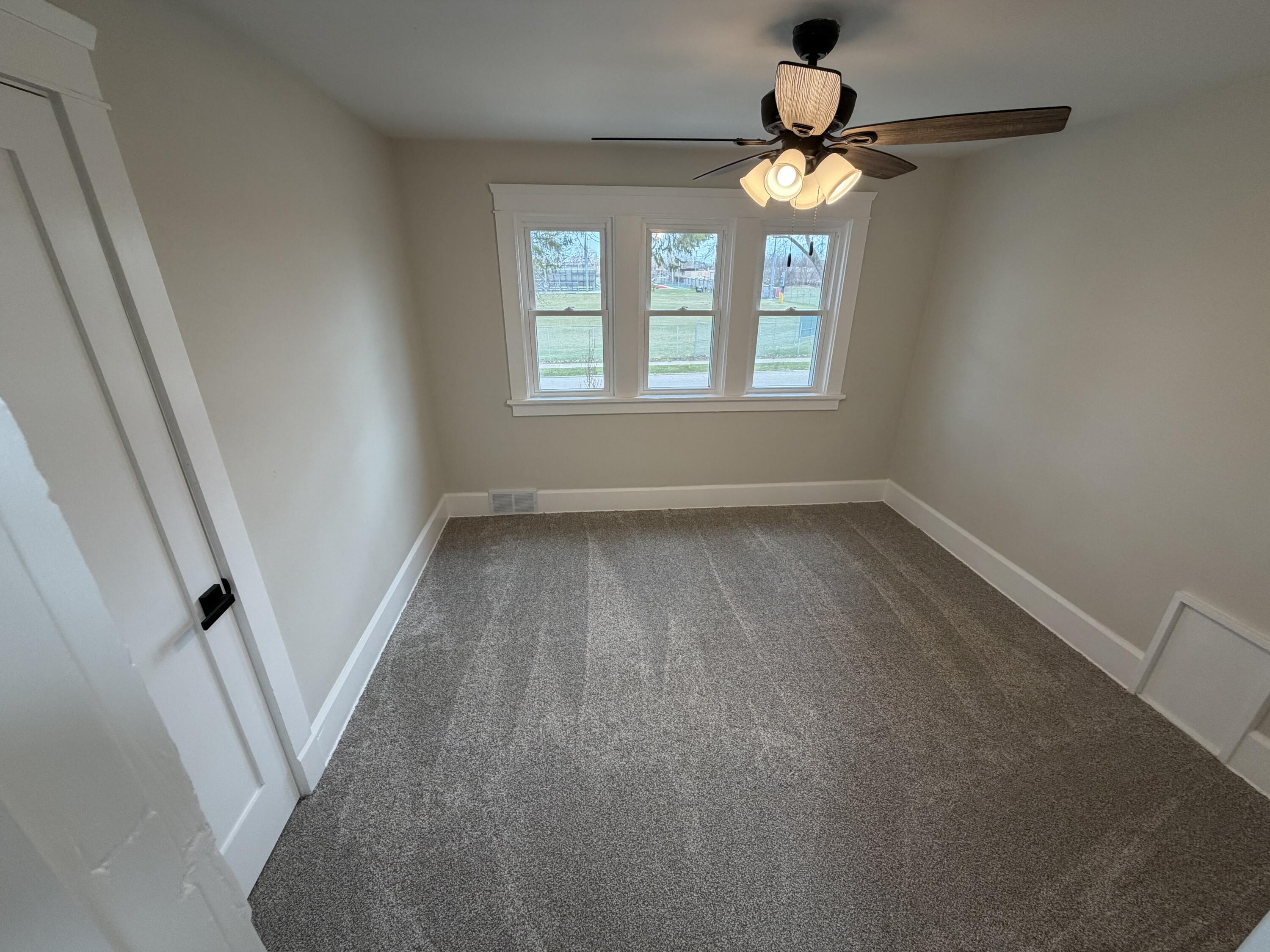 1624 Carlisle Avenue Racine, WI 53404 - Photo 11 of 17 IMG_9039