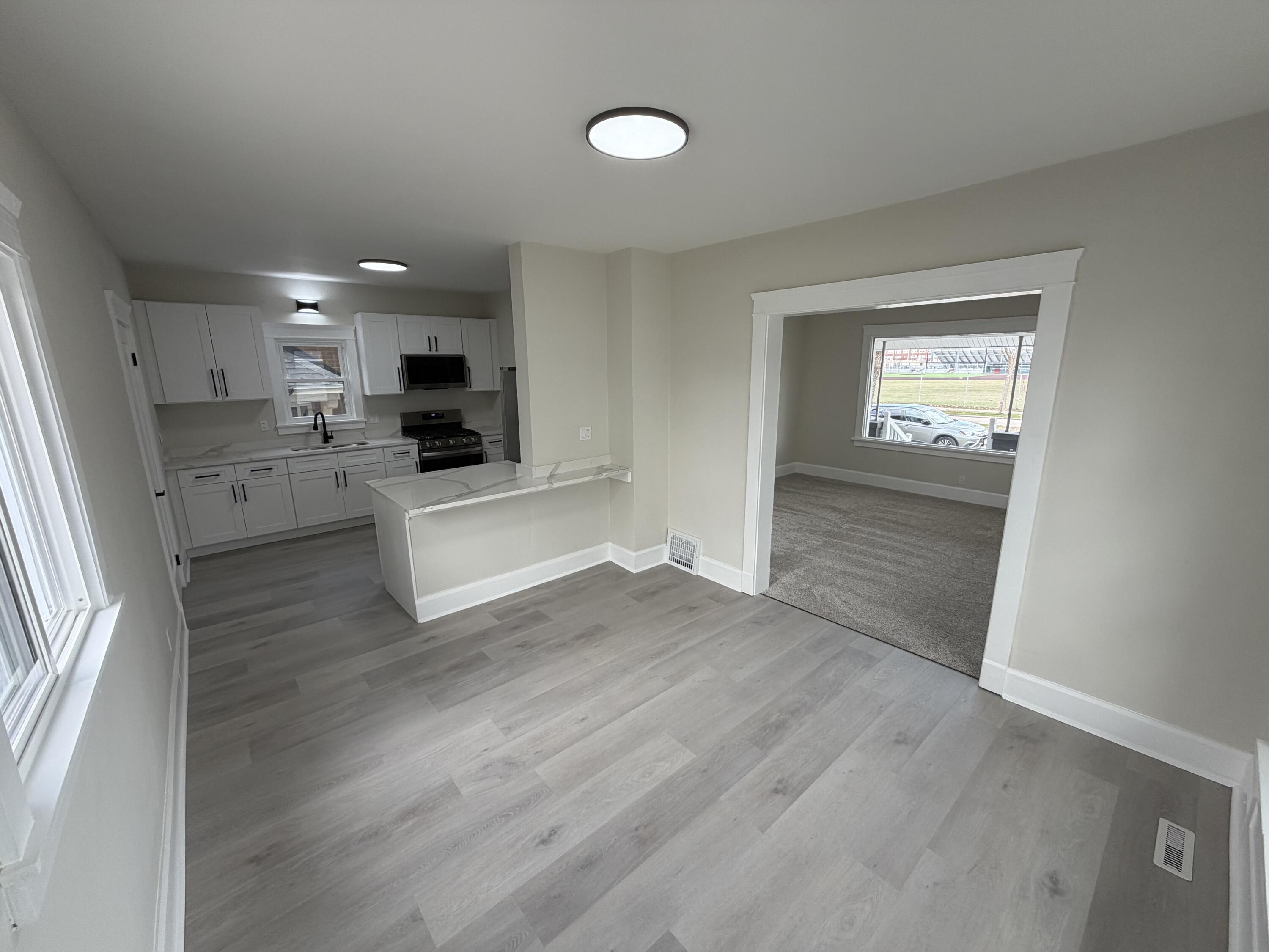 1624 Carlisle Avenue Racine, WI 53404 - Photo 7 of 17 IMG_9033