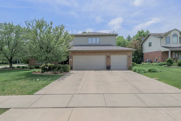 $649,900 | 12097 Heinecke Drive, Mokena, IL 60448
