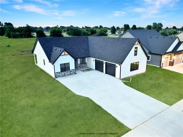 $415,000 | 2804 Craftsman Drive, Sedalia, MO 65301