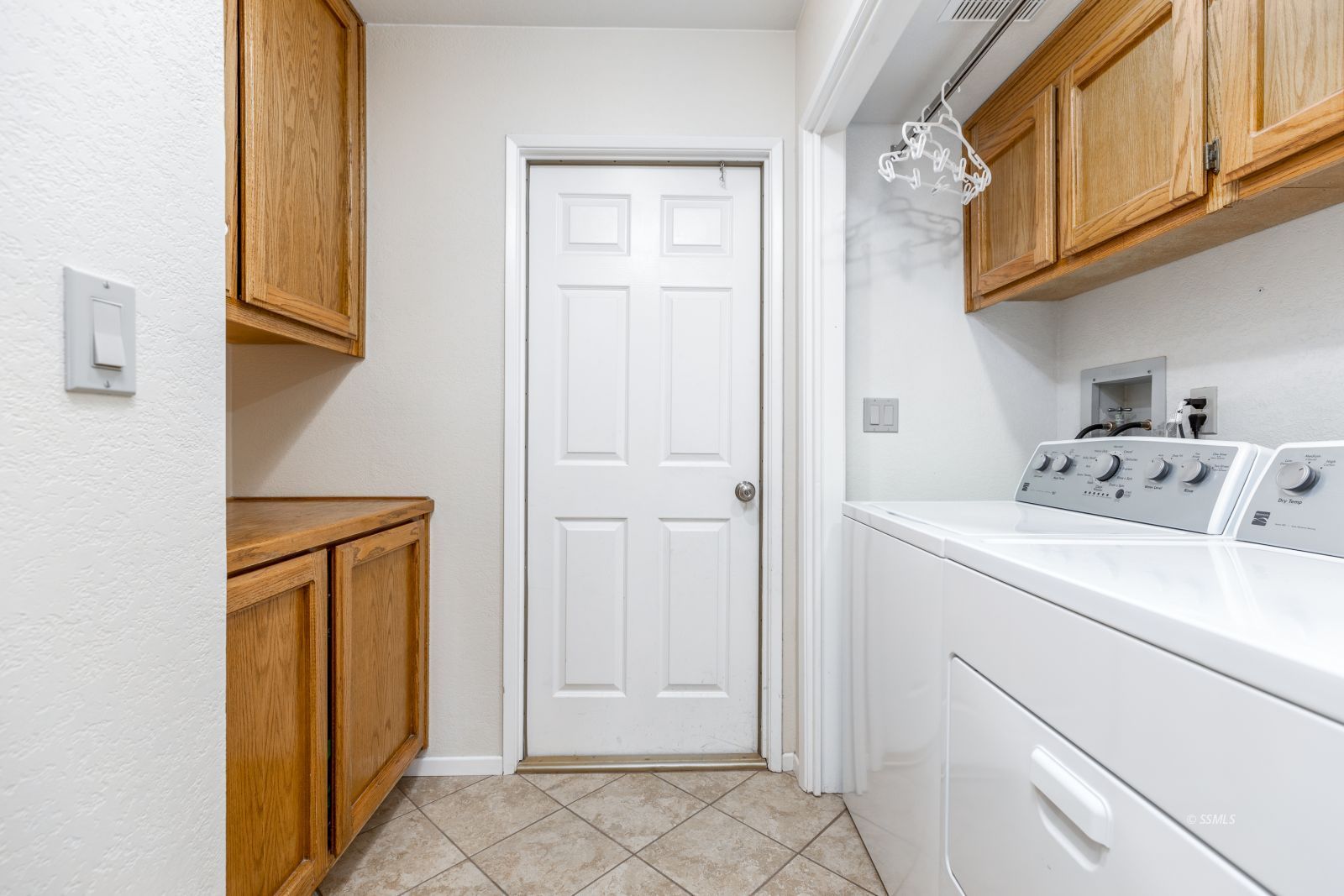 1047 Carolyn Street Ridgecrest, CA 93555 - Photo 29 of 35 a utility room with dryer and washer