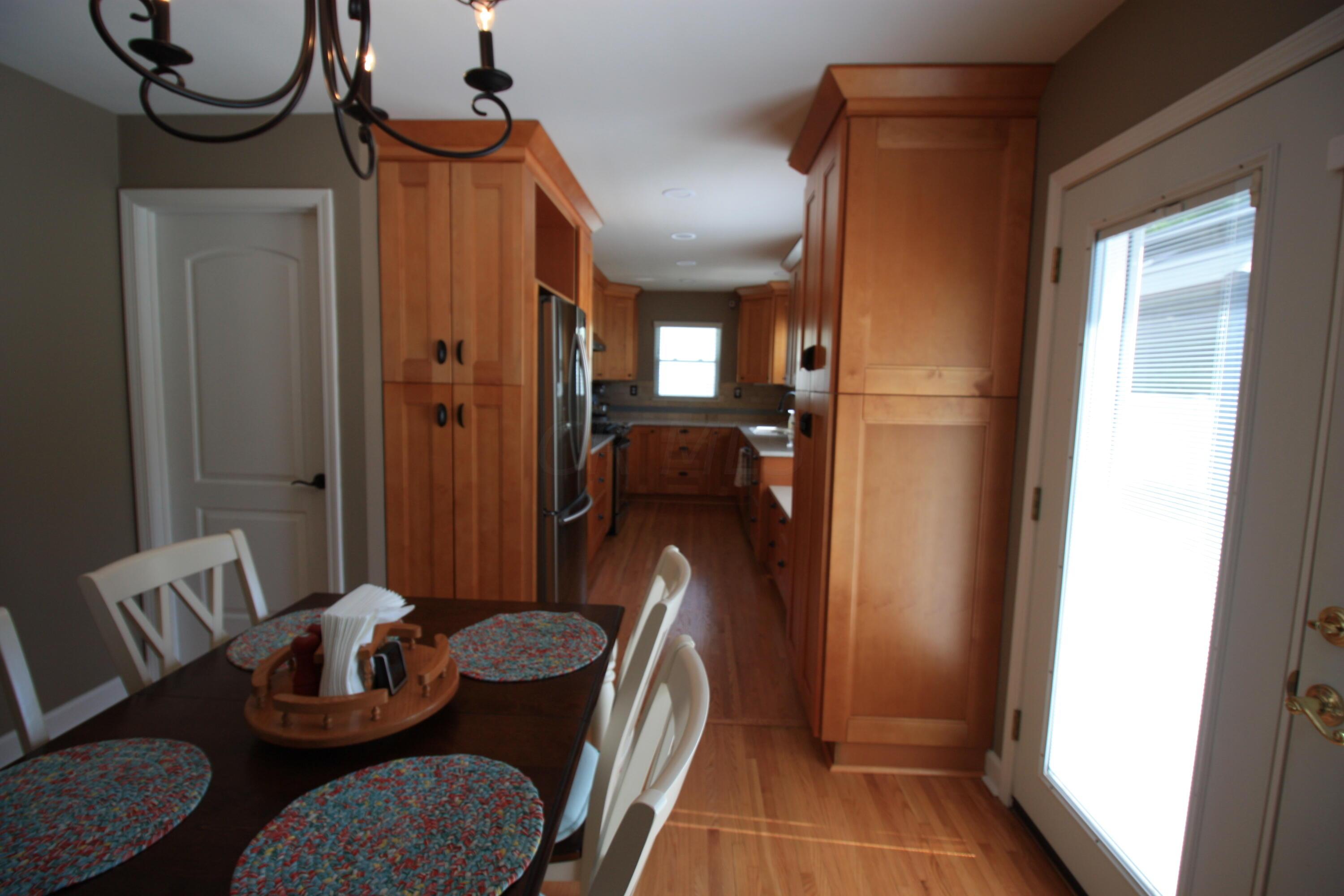330 Topsfield Road Columbus, OH 43228 - Photo 7 of 28 Large spacious kitchen for entertaining