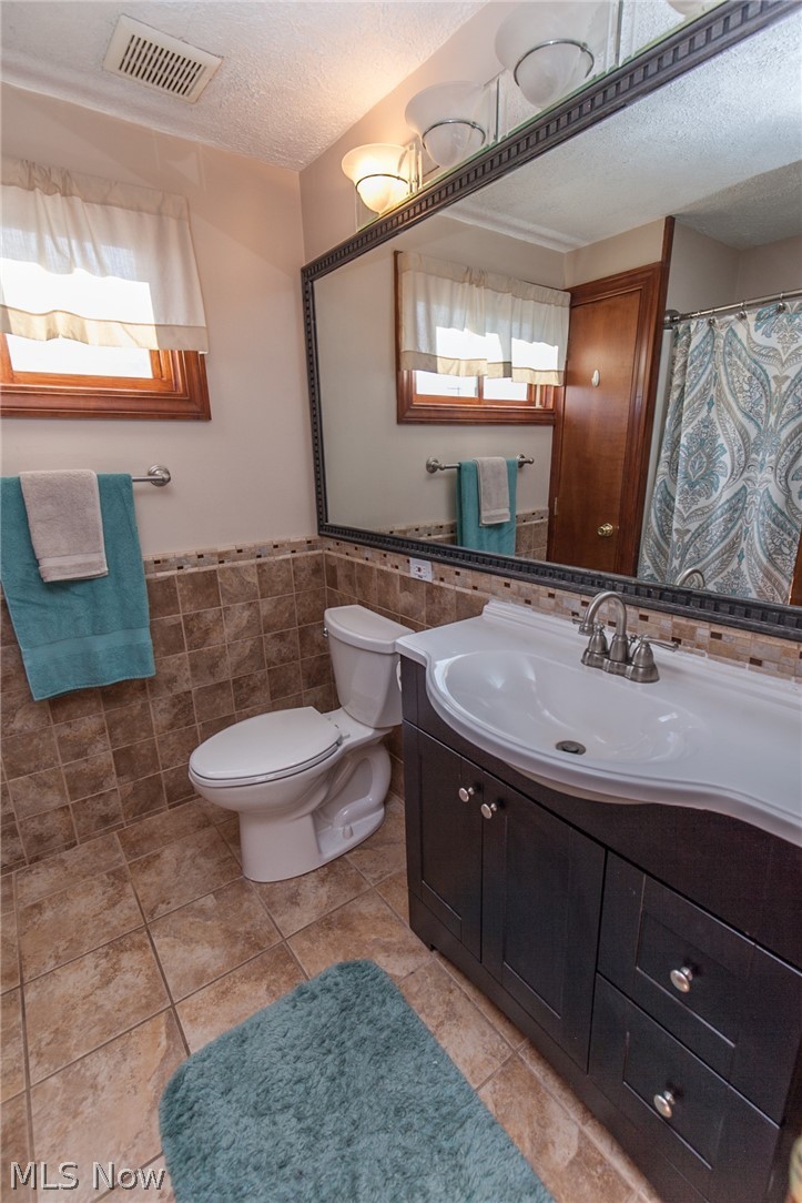 7922 Spring Garden Road Cleveland, OH 44129 - Photo 18 of 35
