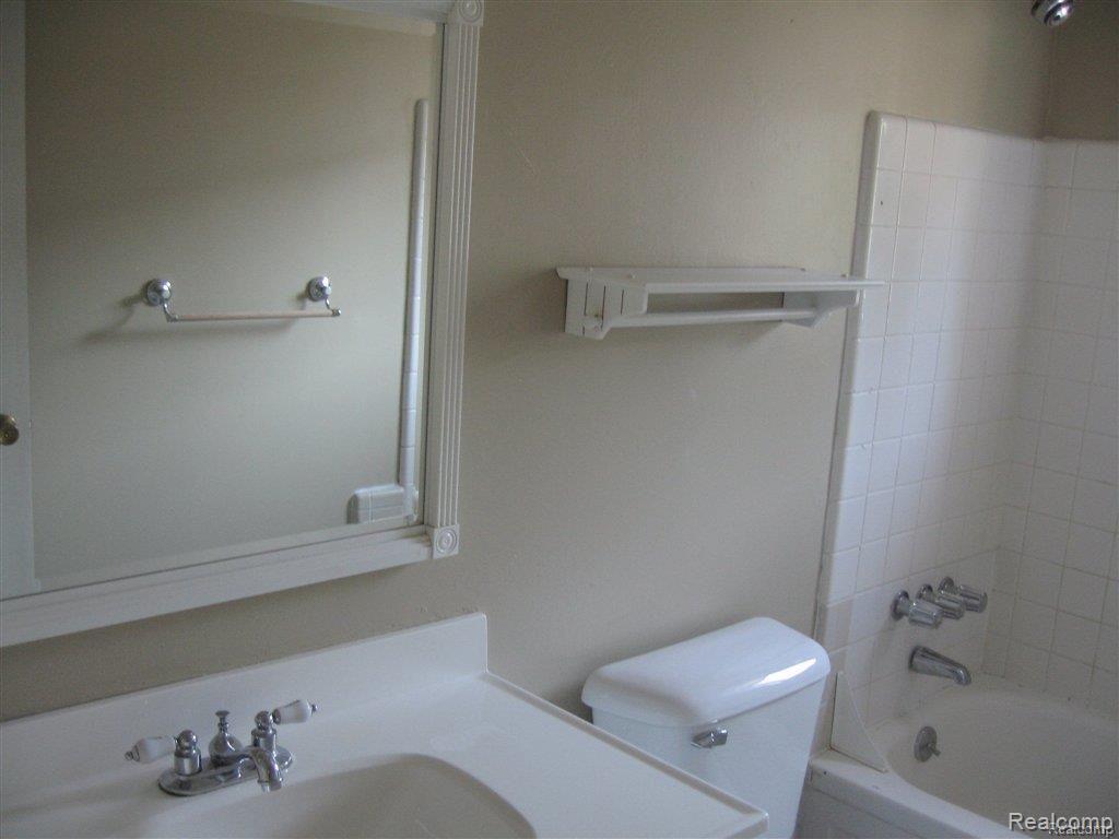 1719 East 14 Mile Road Birmingham, MI 48009 - Photo 7 of 11