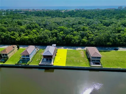 an aerial view of a yard