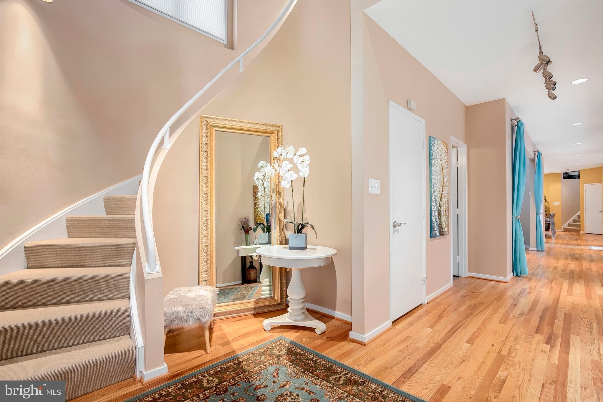 2045 Beacon Place Reston, VA 20191 - Photo 4 of 59