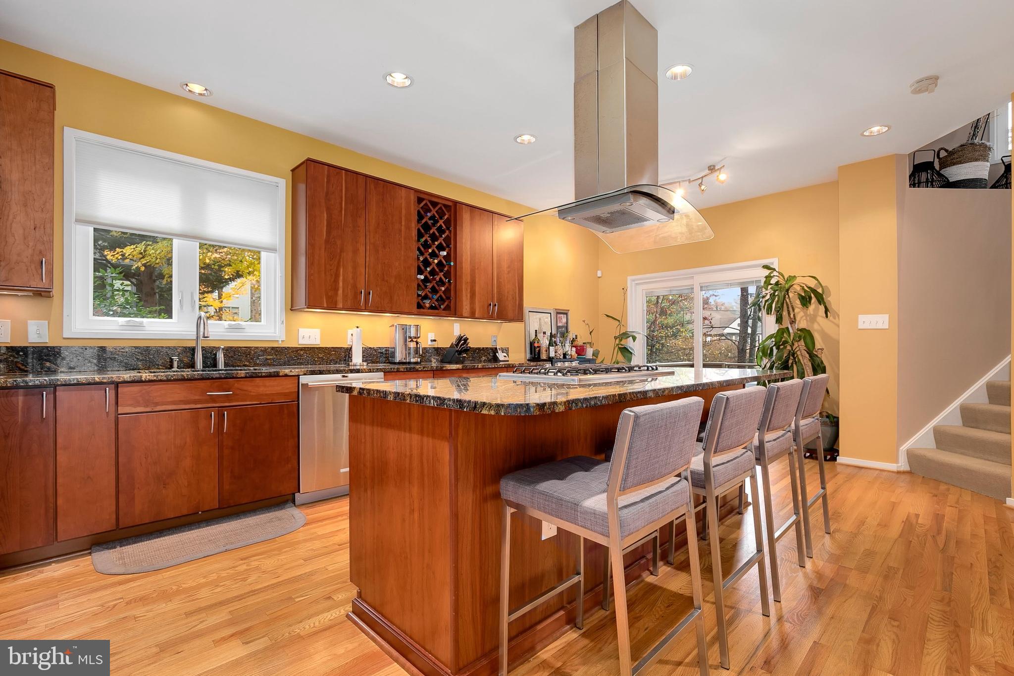 2045 Beacon Place Reston, VA 20191 - Photo 8 of 59