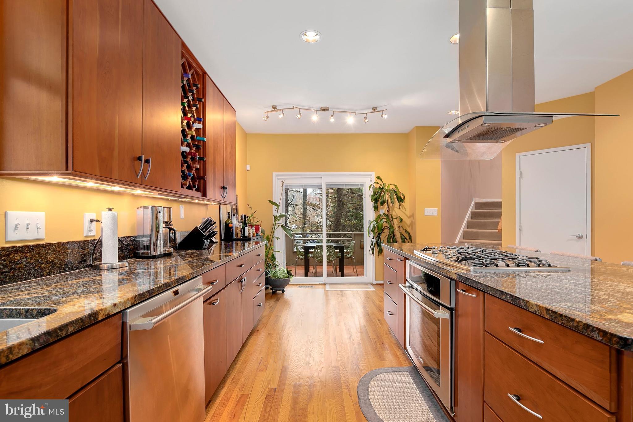 2045 Beacon Place Reston, VA 20191 - Photo 9 of 59