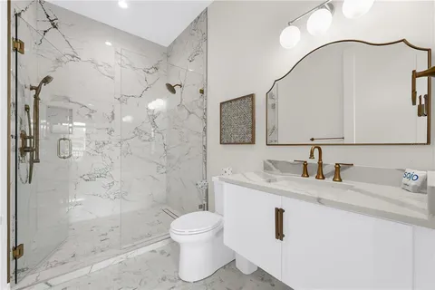 $9,495,000 | 551 South Washington Drive, Sarasota, FL 34236