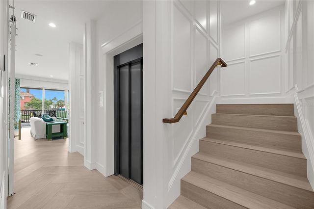 $9,495,000 | 551 South Washington Drive, Sarasota, FL 34236