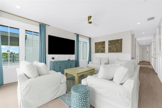 $9,495,000 | 551 South Washington Drive, Sarasota, FL 34236