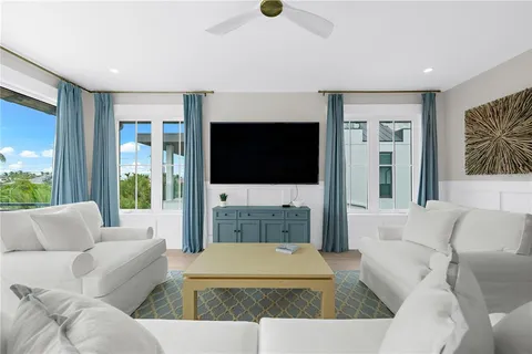 $9,495,000 | 551 South Washington Drive, Sarasota, FL 34236