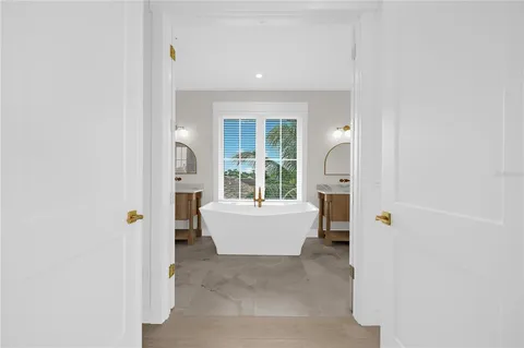 $9,495,000 | 551 South Washington Drive, Sarasota, FL 34236