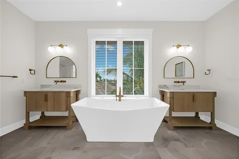 $9,495,000 | 551 South Washington Drive, Sarasota, FL 34236