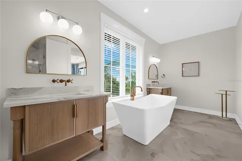 $9,495,000 | 551 South Washington Drive, Sarasota, FL 34236