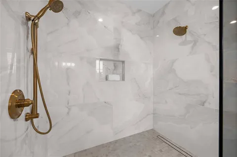 $9,495,000 | 551 South Washington Drive, Sarasota, FL 34236