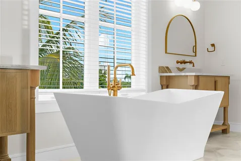 $9,495,000 | 551 South Washington Drive, Sarasota, FL 34236