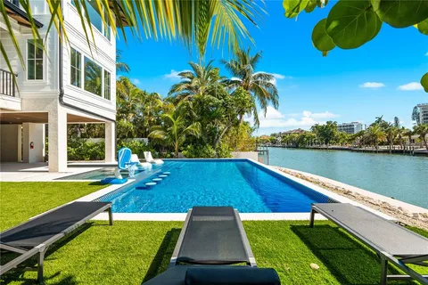 $9,495,000 | 551 South Washington Drive, Sarasota, FL 34236