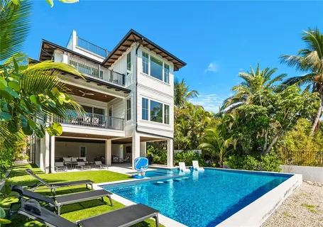 $9,495,000 | 551 South Washington Drive, Sarasota, FL 34236