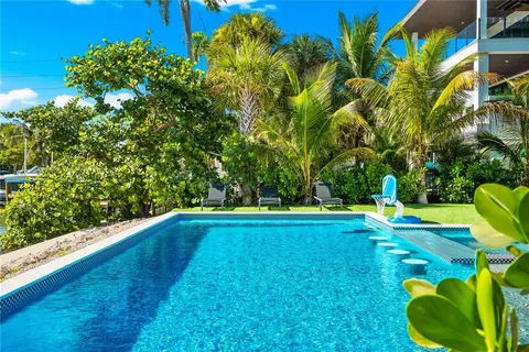 $9,495,000 | 551 South Washington Drive, Sarasota, FL 34236