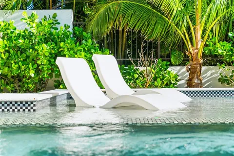 $9,495,000 | 551 South Washington Drive, Sarasota, FL 34236