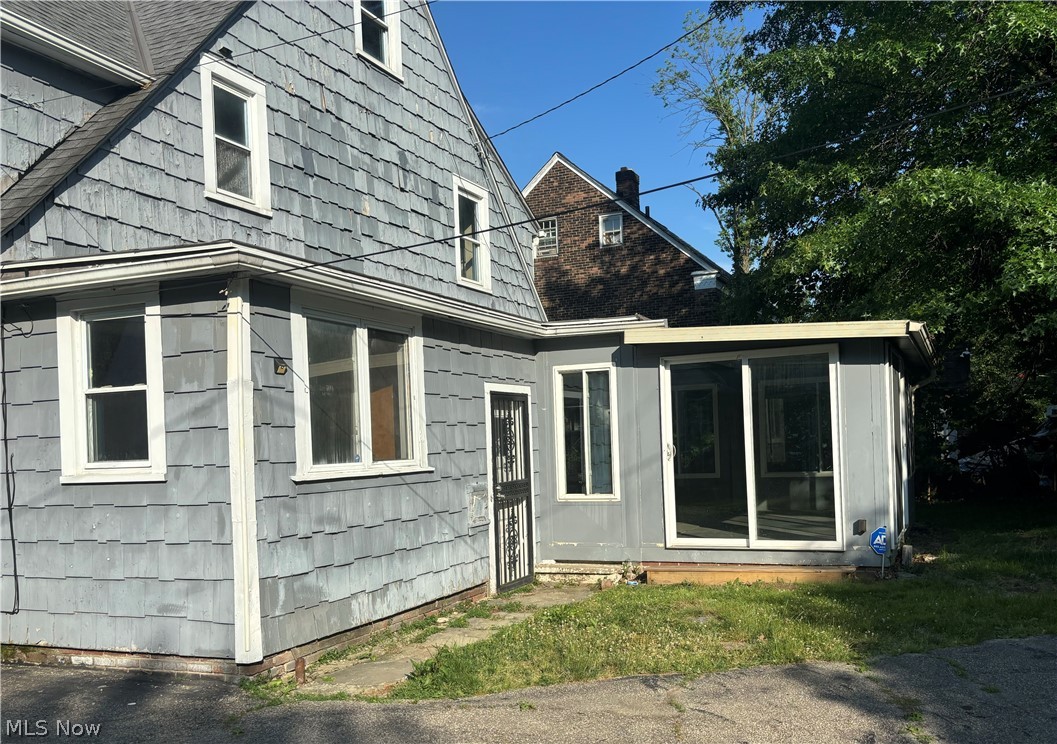 3030 Keswick Road Cleveland, OH 44120 - Photo 2 of 15 View of home's exterior