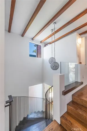 $16,995 | 2404 Laurel Avenue, Manhattan Beach, CA 90266
