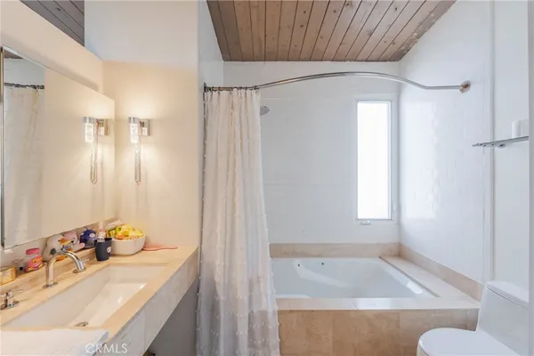 $16,995 | 2404 Laurel Avenue, Manhattan Beach, CA 90266