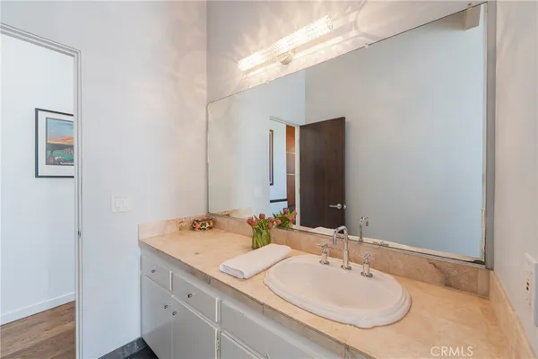 $16,995 | 2404 Laurel Avenue, Manhattan Beach, CA 90266