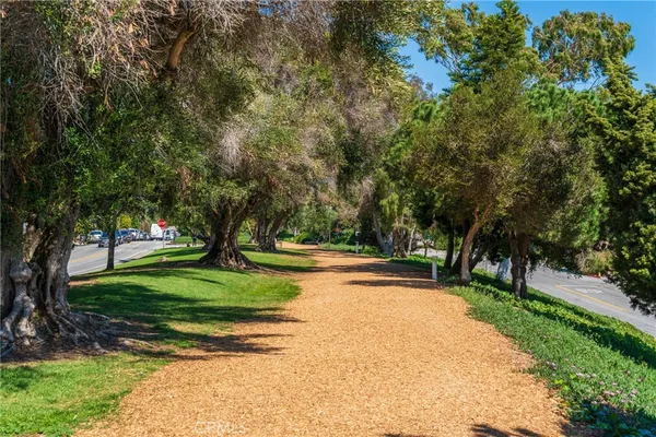 $16,995 | 2404 Laurel Avenue, Manhattan Beach, CA 90266