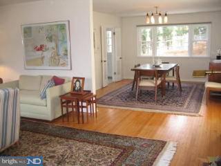408 Atwater Road Broomall, PA 19008 - Photo 2 of 6 Gallery Image 2