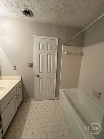 $250,000 | 250 Cleveland Road, Unit 211, Bogart, GA 30622