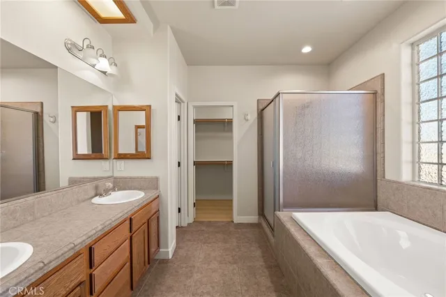 $2,600 | 15095 Douglas Street, Apple Valley, CA 92307