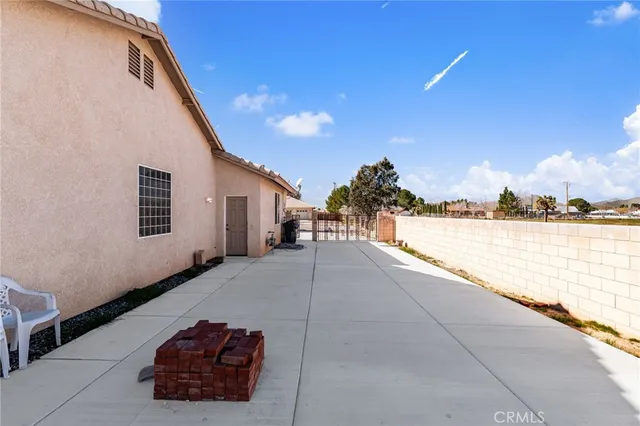 $2,600 | 15095 Douglas Street, Apple Valley, CA 92307