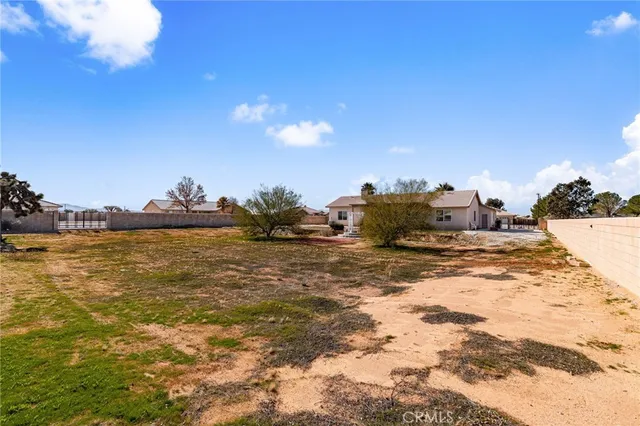 $2,600 | 15095 Douglas Street, Apple Valley, CA 92307