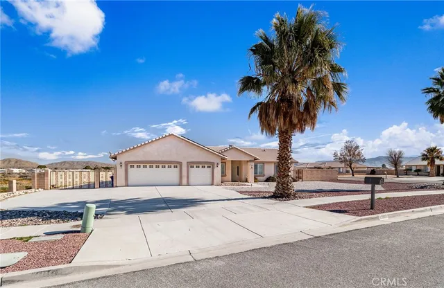 $2,600 | 15095 Douglas Street, Apple Valley, CA 92307
